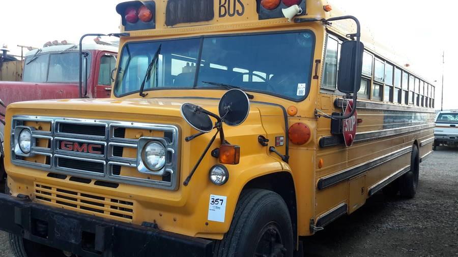 1989 GMC 65 PASSENGER BUS SN:1GDJ6P1B0KV516968 MI:83130 Auction