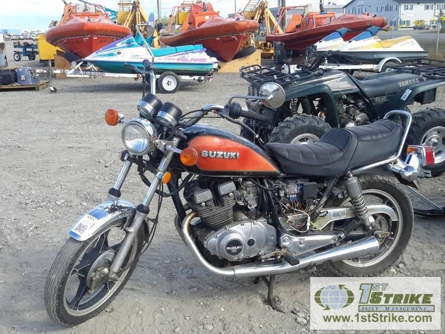MOTORCYCLE, 1983 SUZUKI 300CC, UNKNOWN MECHANICAL PROBLEMS
