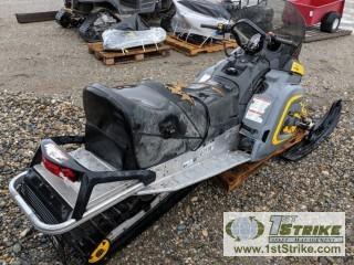 SNOW MACHINE, SKI DOO FREESTYLE, 550 ROTAX 2-STROKE ENGINE SN