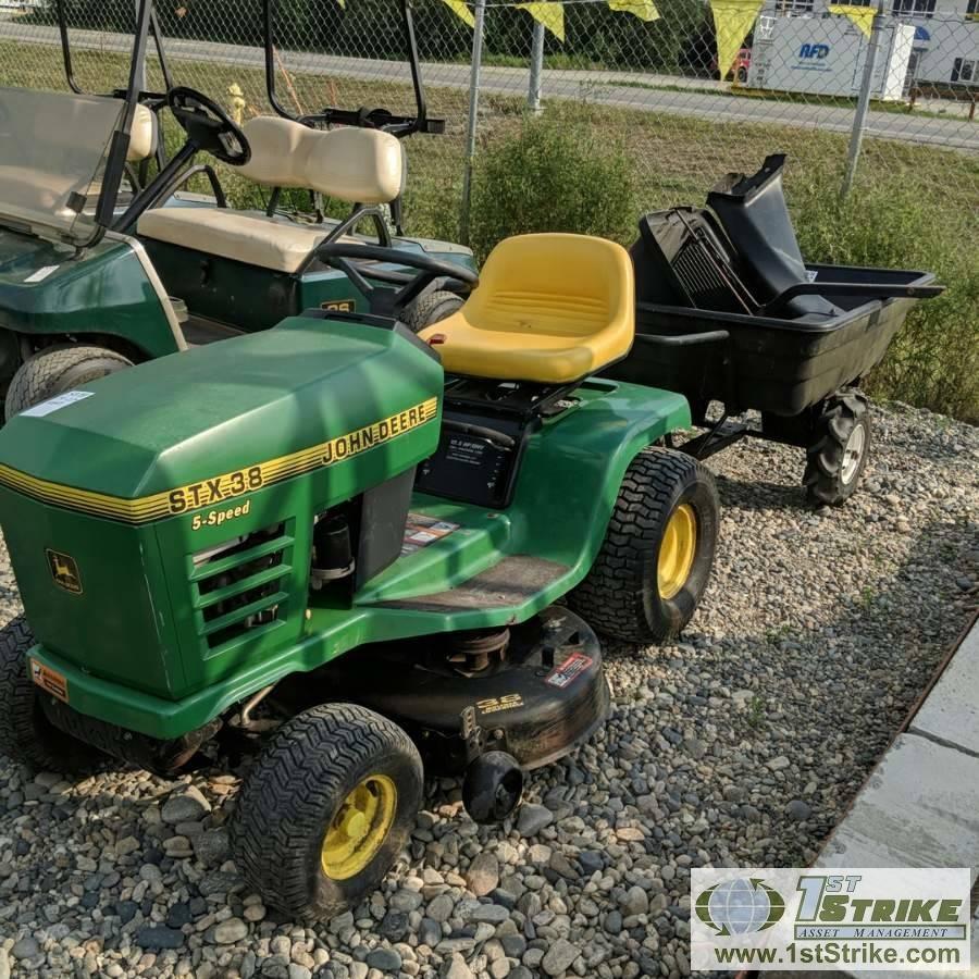 LAWN TRACTOR JOHN DEERE STX 38 WITH MOW DECK AND BAGGER 12.5HP