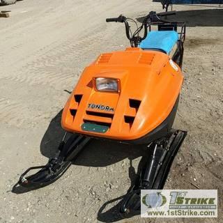 SNOW MACHINE, 1988 SKI-DOO TUNDRA. SINGLE CYLINDER, 2 STROKE