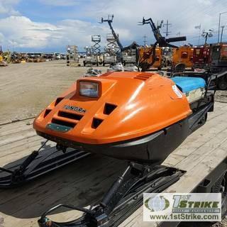 SNOW MACHINE, 1988 SKI-DOO TUNDRA. SINGLE CYLINDER, 2 STROKE SNOW MACHINE, 1988 SKI-DOO TUNDRA. SINGLE CYLINDER, 2 STROKE